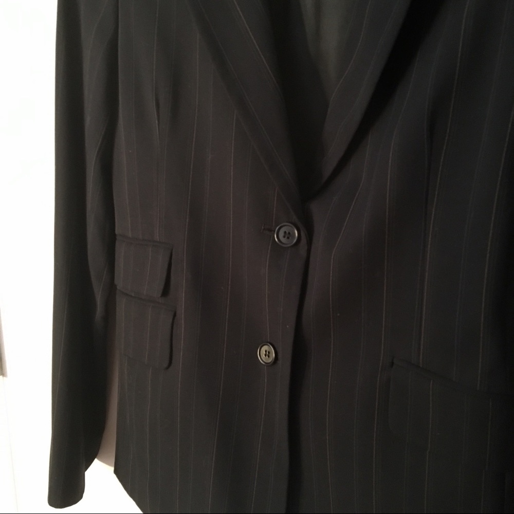 BCBG PINSTRIPE SUIT JACKET! Mint Condition